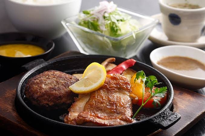 長州どりのステーキ料理