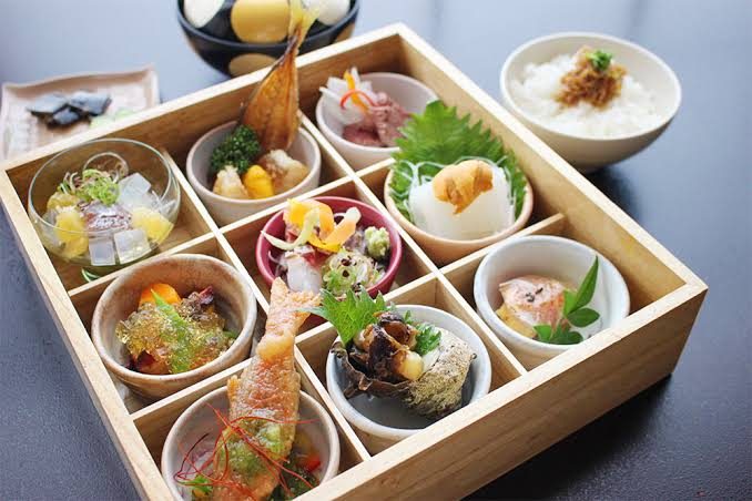 萩の海の幸を使った料理の盛り合わせ