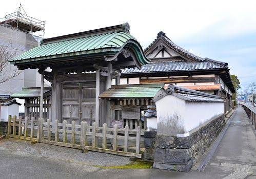 明倫館遺構の観徳門