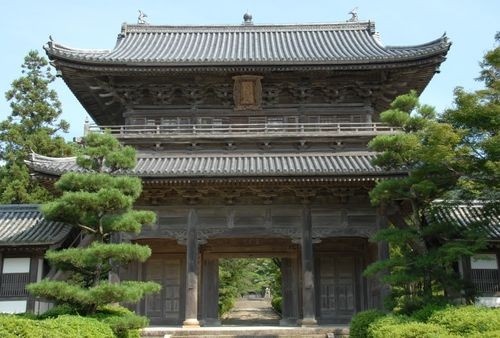 東光寺の大きな三門